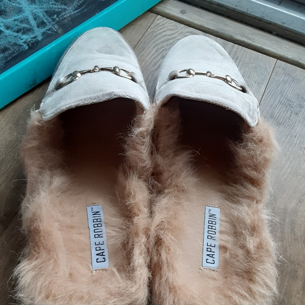 Warm Slippers - Picture 2 of 5